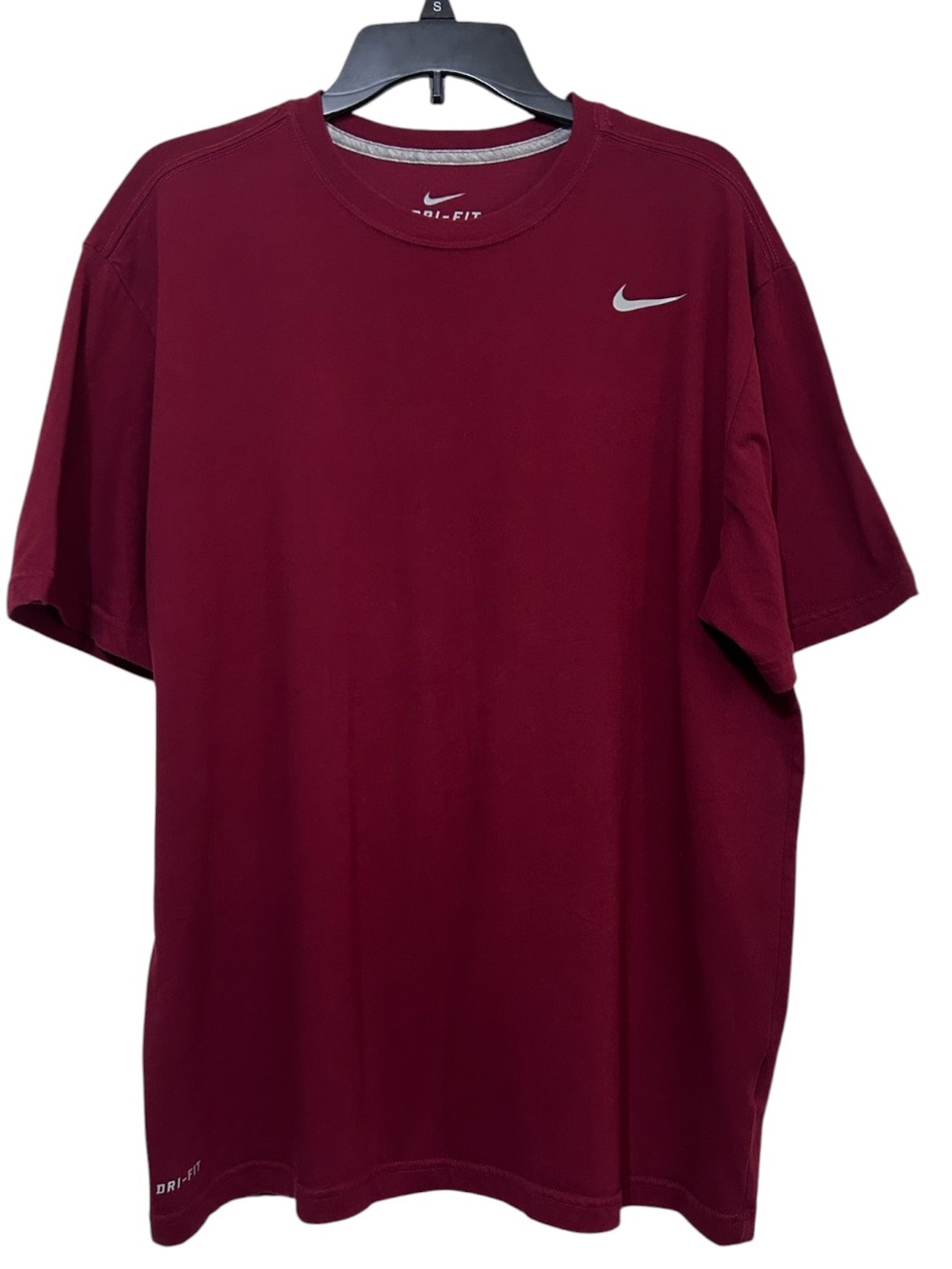 Nike Dri-FIT Men's Short Sleeve T-Shirt Burgundy Maroon Silver Swoosh Size XL